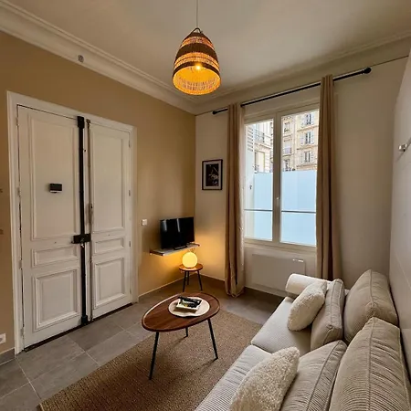 Διαμέρισμα Charming Renovated Studio, Near Saint-lazare, *