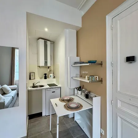 Charming Renovated Studio, Near Saint-lazare, * Paris