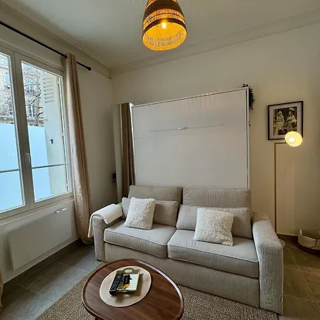 Charming Renovated Studio, Near Saint-lazare, 아파트 파리