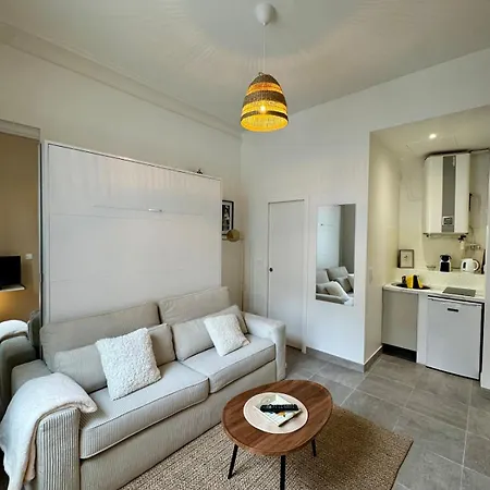 아파트 Charming Renovated Studio, Near Saint-lazare, *