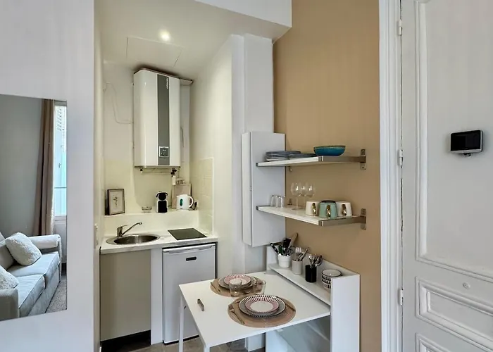 Charming Renovated Studio, Near Saint-lazare, * Paris