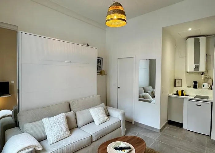 Daire Charming Renovated Studio, Near Saint-lazare, *